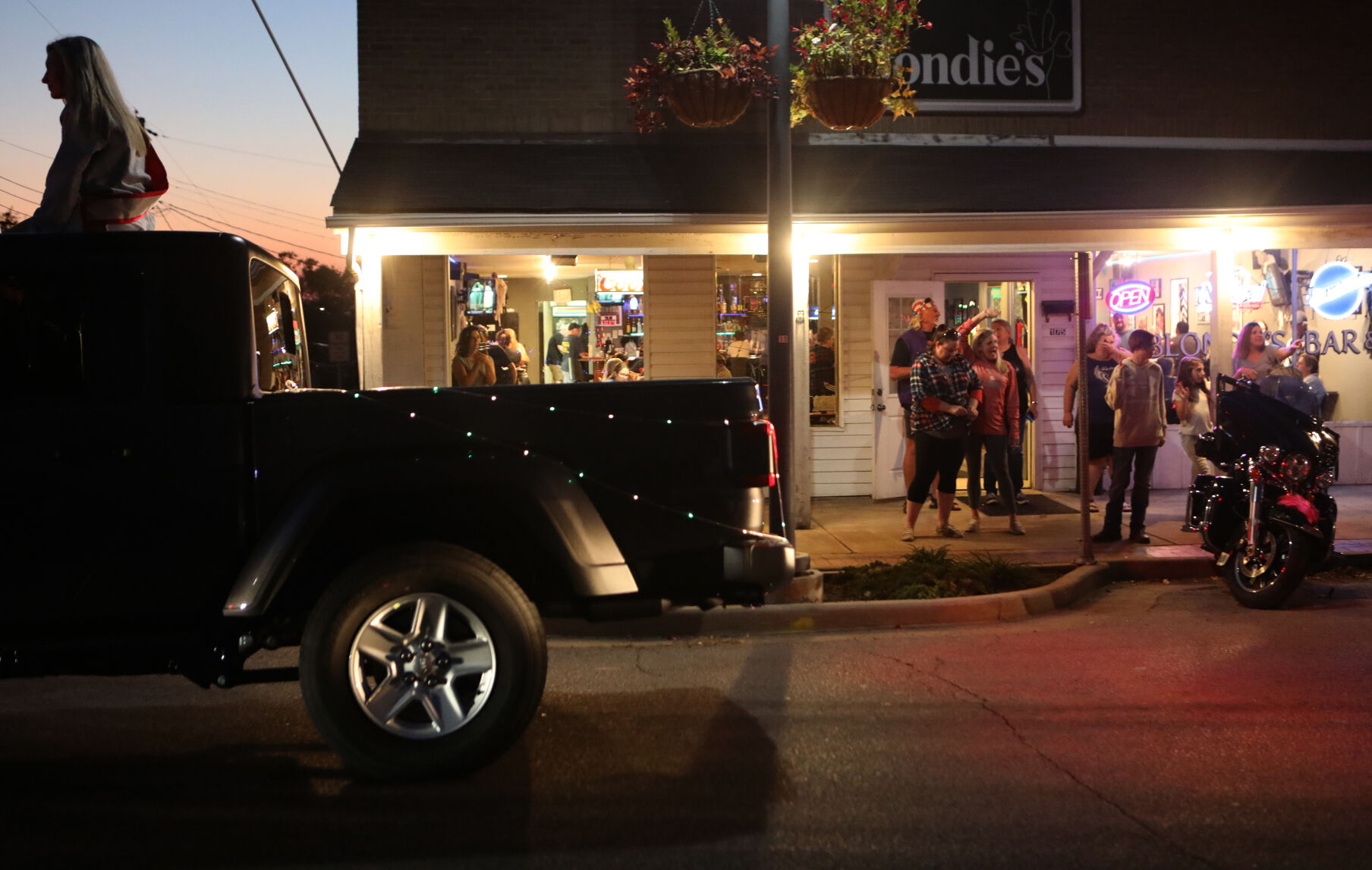 People came out of Blondie's